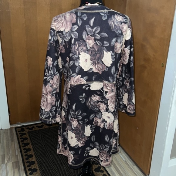 Solitaire faux suede open front floral jacket! - Picture 4 of 4